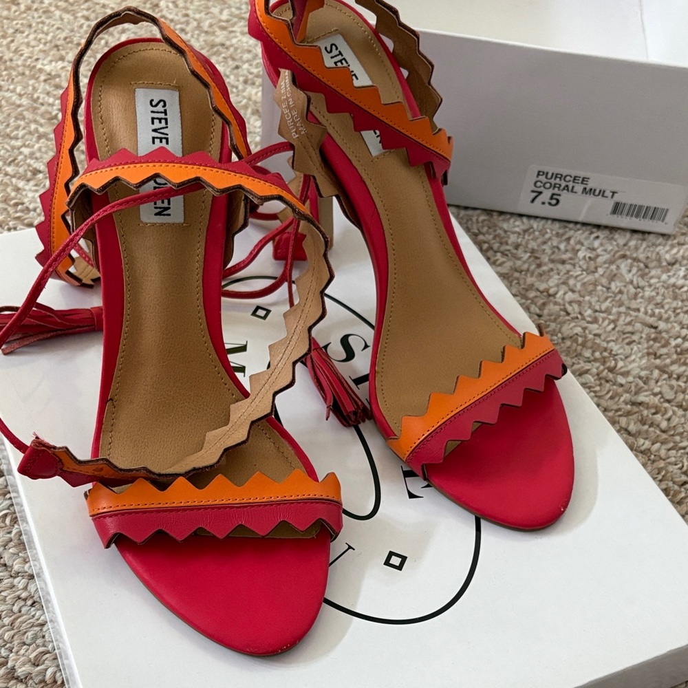 Steve Madden Red and Orange Scalloped Heels